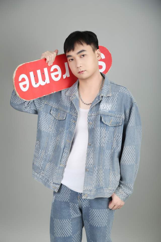 rookie：模特新銳，以汗水雕刻鏡頭鋒芒