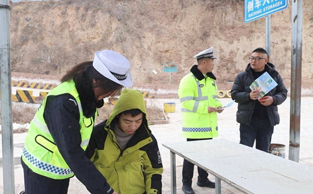 石樓：交通宣傳進駕校 安全知識要牢記