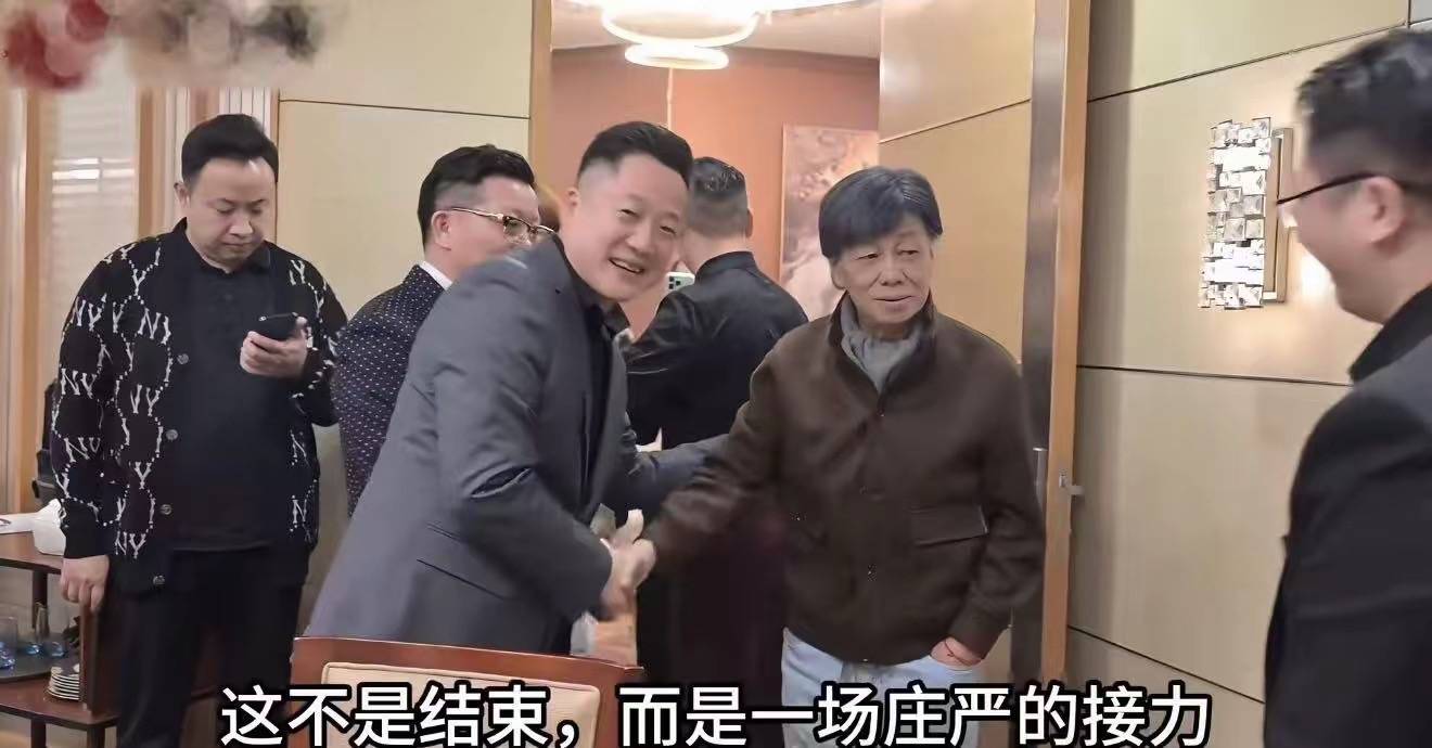 原創梁小龍疑空翻摔到頭！2孩子留學一年花百萬，拼命工作仍買不起房