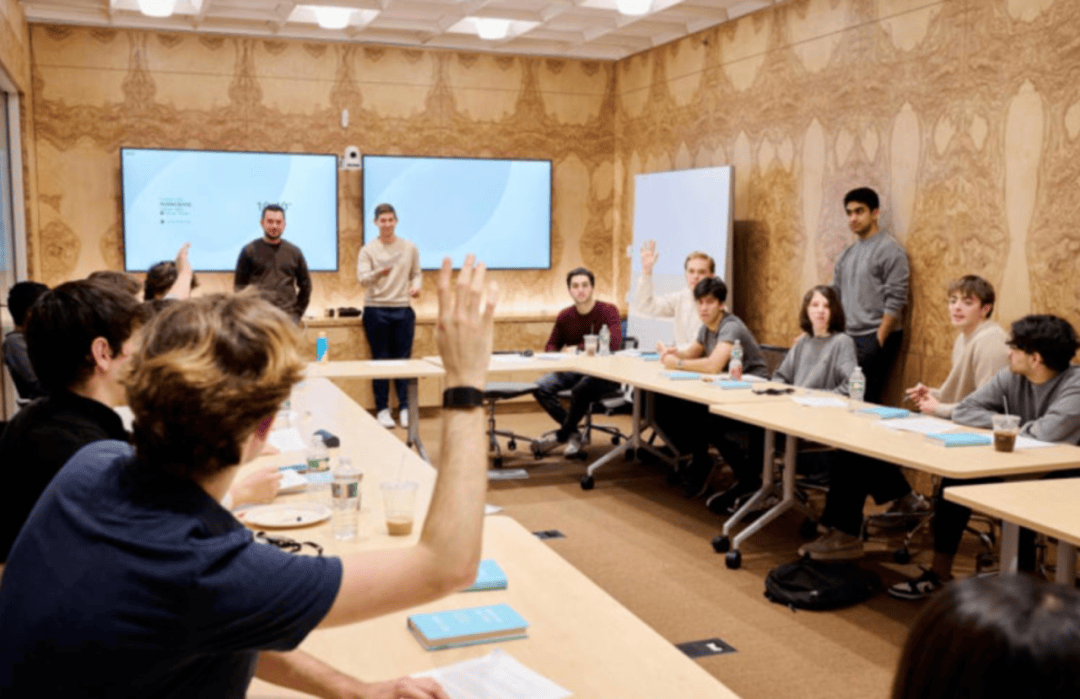 科技巨頭開始“只招高中生”，大學被濃縮成“4個月”