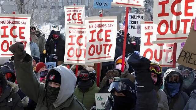 原創特朗普領導下，移民管理局聯邦特工光天化日殺人，騷亂越來越大