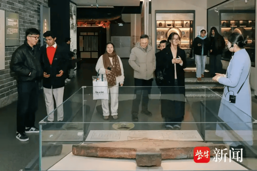 外籍留學生在鹽城博物館體驗臘八民俗