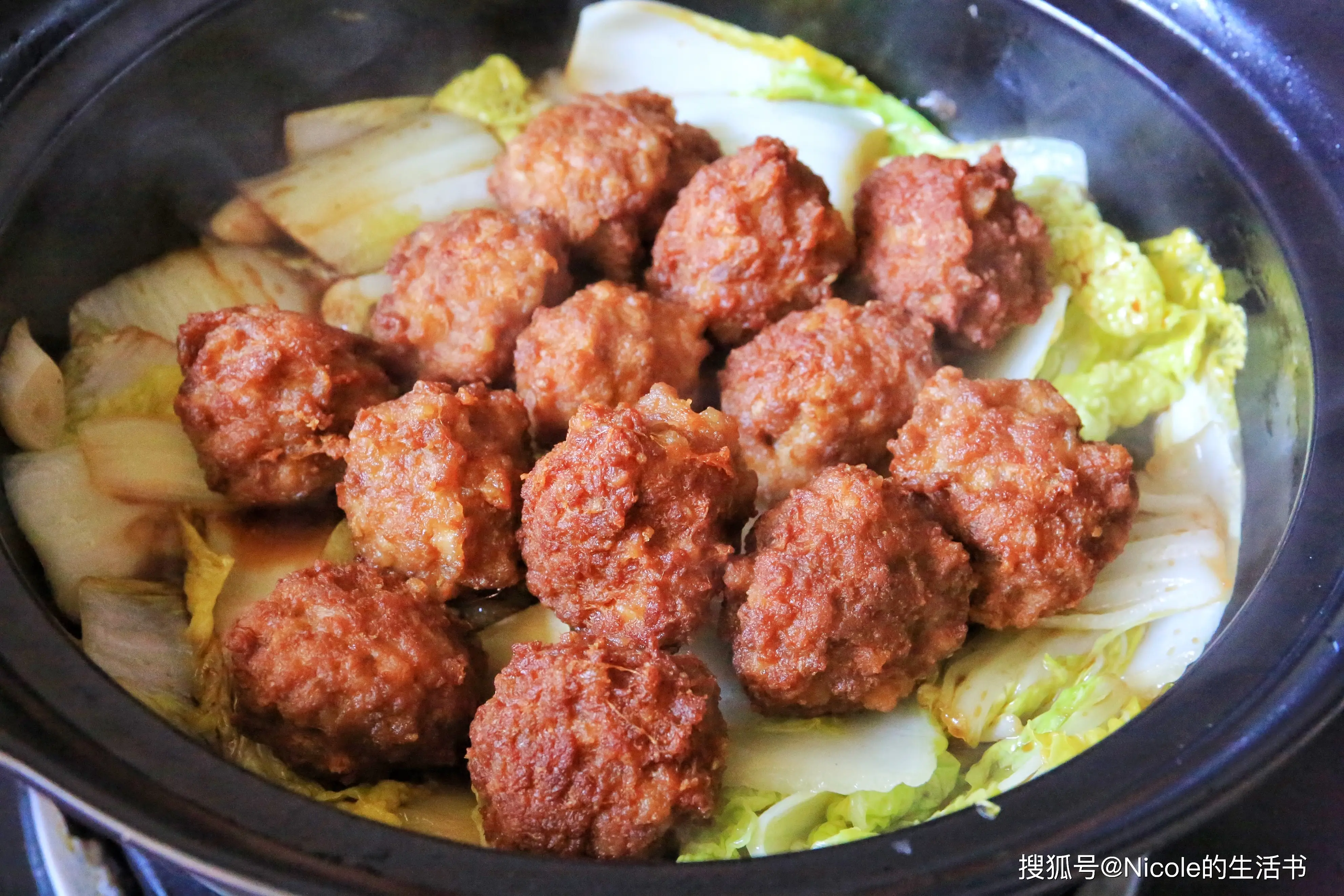 原創帶來無限暖意的秋冬美食：砂鍋白菜丸子煲