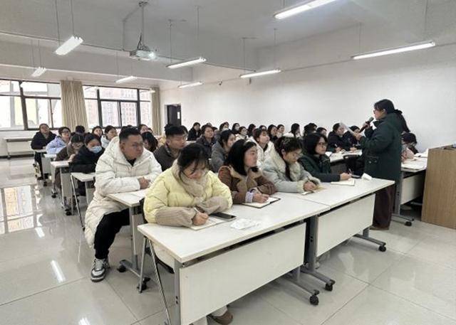 以成長赴新程，以微光暖教育！長江西路小學共書教育新篇