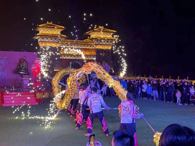 “民俗+科技”王炸組合，新鄉八里溝免費送票，邀你日夜連嗨鬧新春 | 春節象哪兒玩