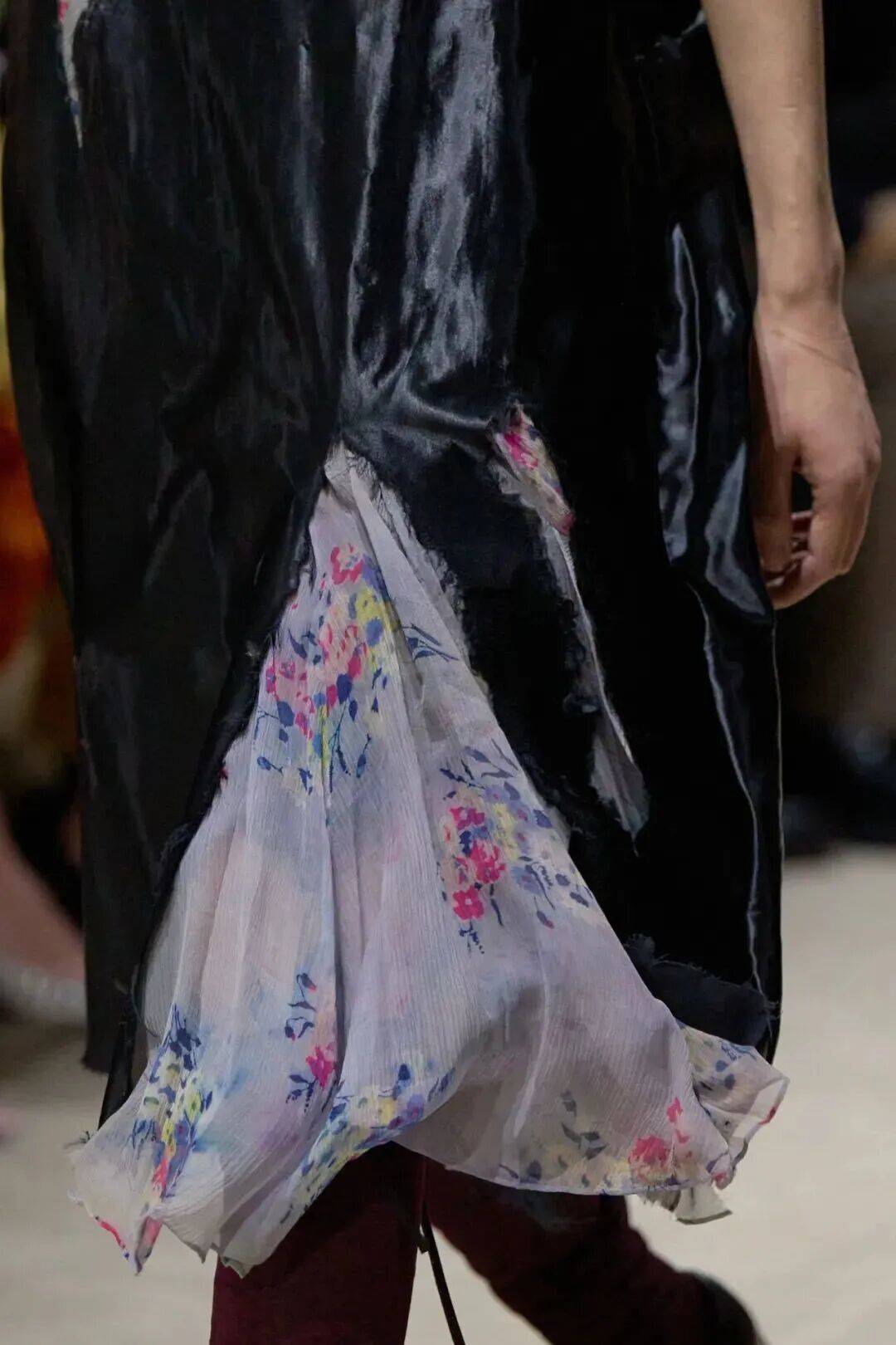 十五位女性，六十套造型，Prada 如何理解穿著