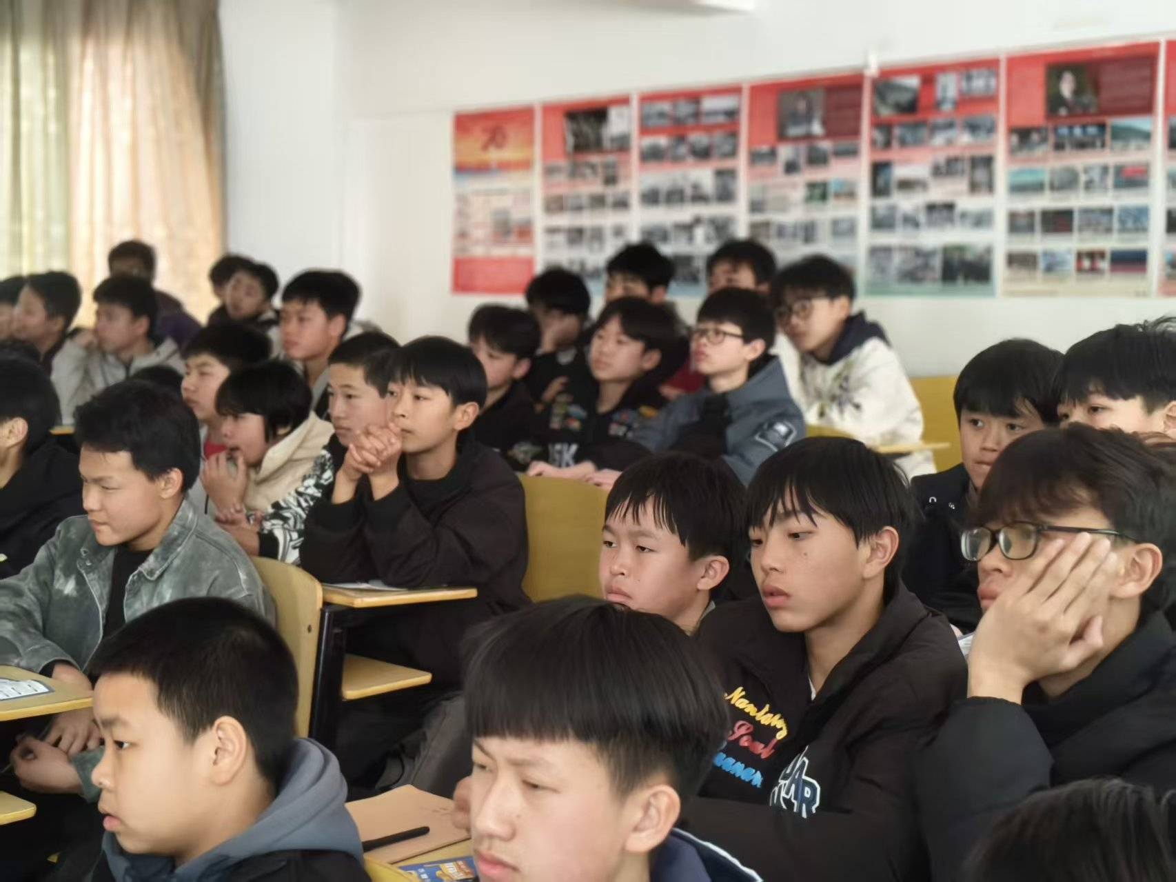 尋烏縣澂江鎮派出所走進澂江中學開啟開學反詐第一課