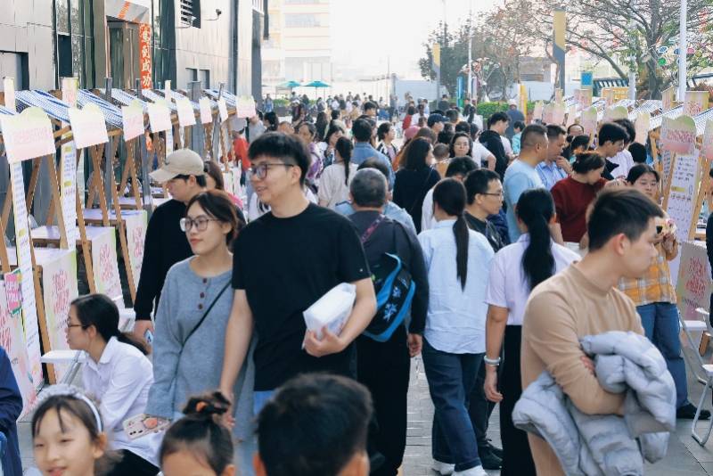 深圳光明區的這場招聘會為求職者鋪就“春風之路”