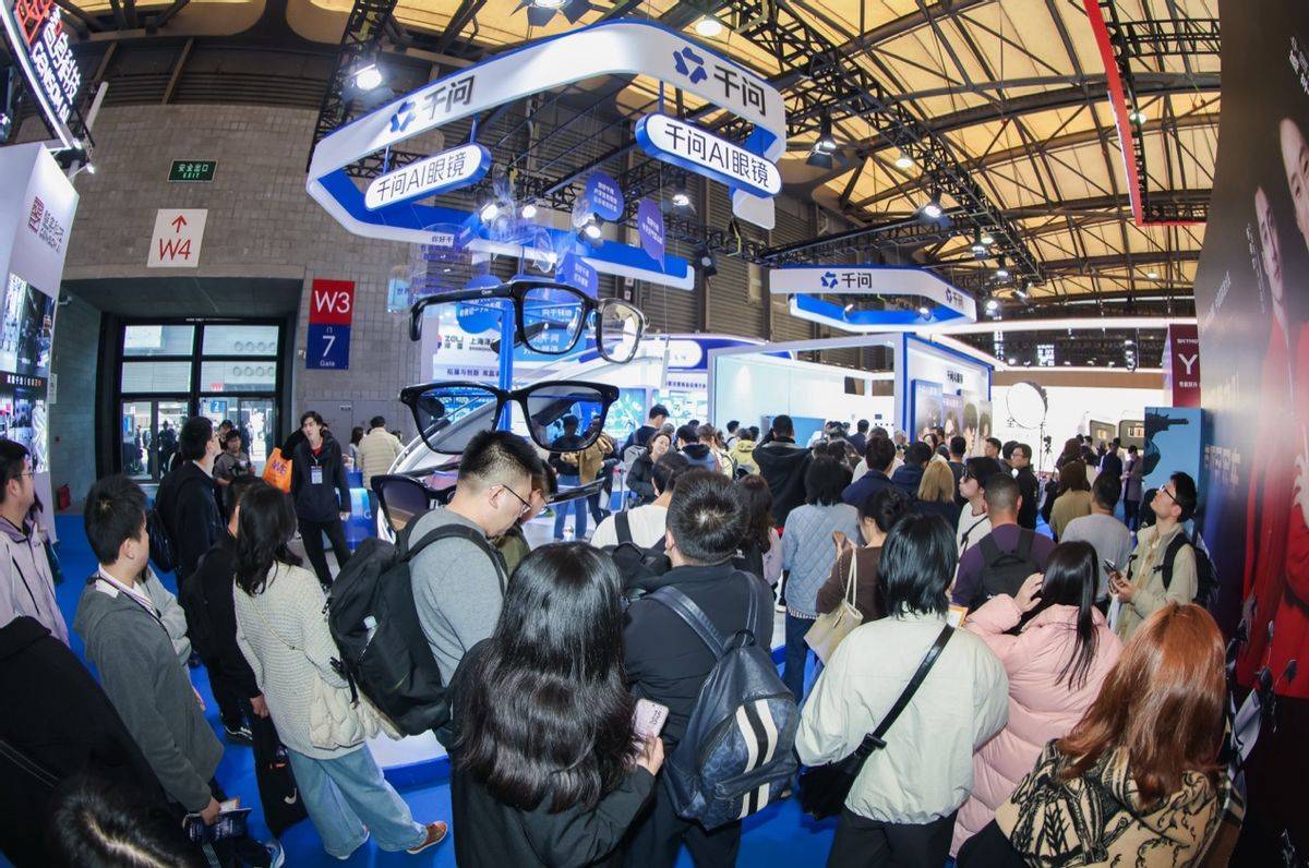 千問AI眼鏡AWE釋出，回答聰明、辦事靠譜，月底上新更多功能