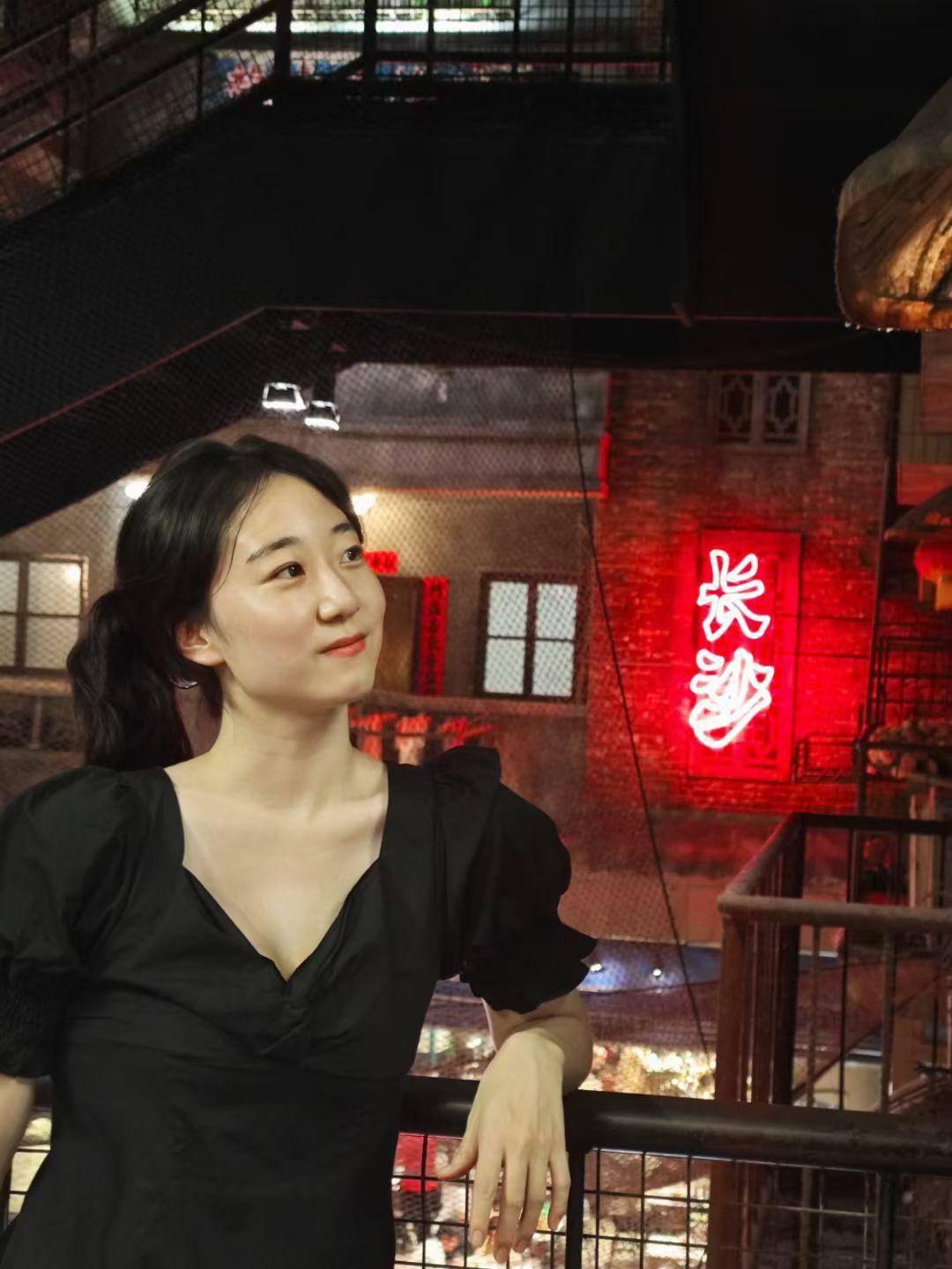 會計工作，性格隨和！大眼睛的濟南姑娘期待與你嚐遍各地美食