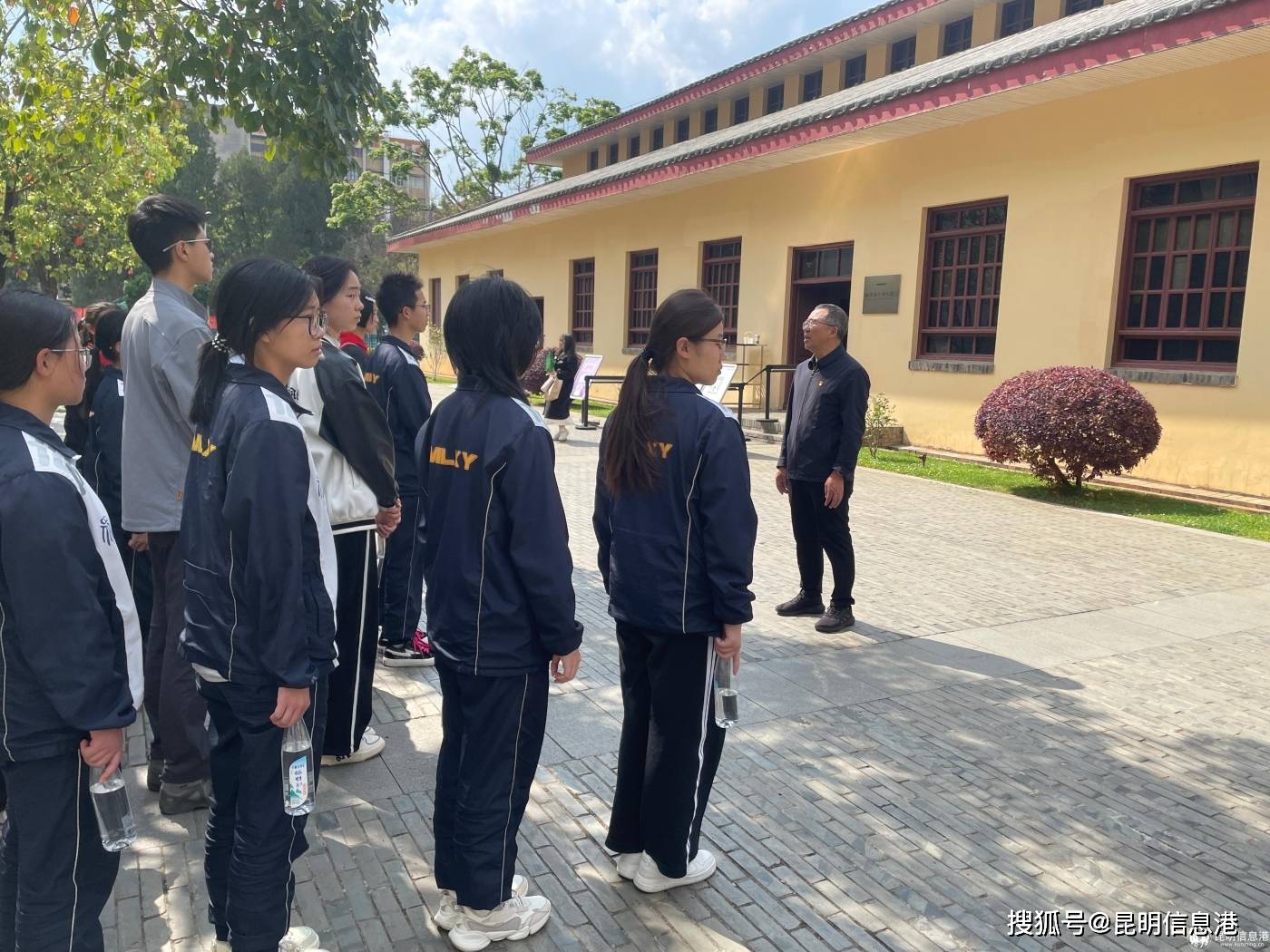 新迎中學開展“緬懷革命英烈 傳承紅色薪火”主題教育活動